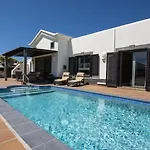 Marvelous 2 Bedrooms Kagura Spacious * Коста Бланка