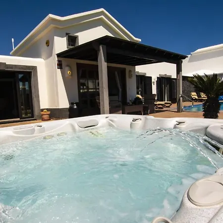 Villa Sbh Mavalosa 2 Bedrooms Playa Blanca Lanzarote *