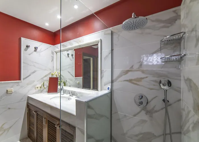 Marvelous 2 Bedrooms Kagura Spacious Вилла